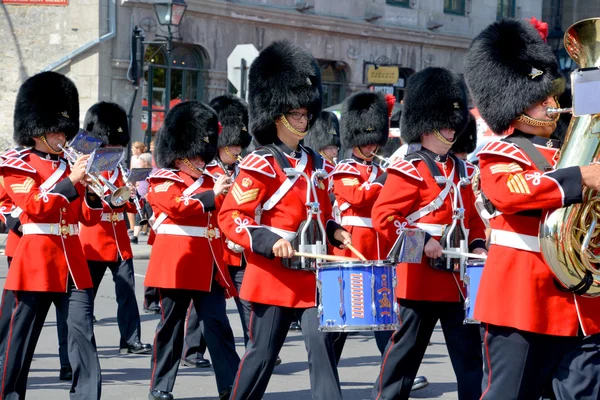 Montreal Canada Septiembre Desfile Soldados Del Regimiento Real Coloquialmente Van —  Fotos de Stock