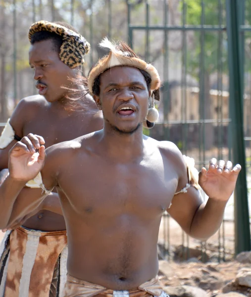 Victoria Falls Zimbabwe Okt Streetdansare Från Ndebele Stammen Oktober 2014 — Stockfoto