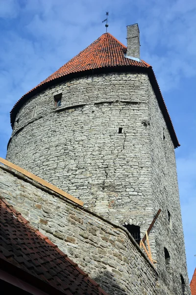 エストニアのタリン 2015年9月18日 エストニアのタリンのToompea城 Domberg または大聖堂の丘の塔 ユネスコの世界遺産に登録されています — ストック写真