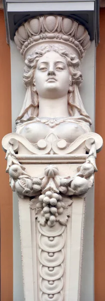 Detail Sochy Bílého Mramoru Budově — Stock fotografie