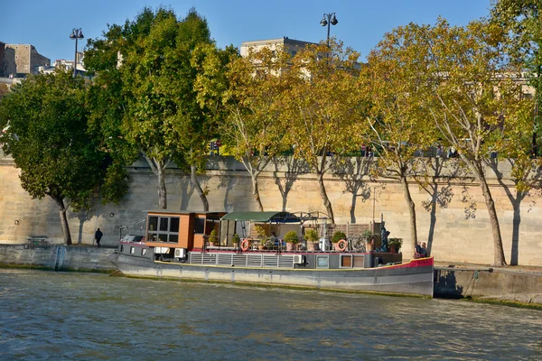 París Francia Octubre Casa Barcos Largo Del Río Sena Octubre — Foto de Stock