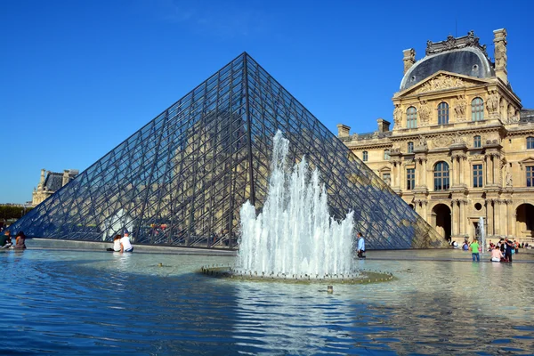 Paris France Octombrie 2014 Vedere Piramidei Inversate Arhitectul Pei Cobb — Fotografie, imagine de stoc