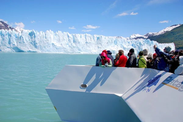 Perito Moreno Glacier Argentina Nov Туристическая Лодка Перед Ледником Перито — стоковое фото