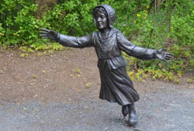 Grand Pre Nova Scotia 27 Mayıs: 1682 'den 1755' e kadar Acadian yerleşiminin merkezi olarak Nova Scotia 'daki Grand Pre' de sürgün heykeli ve 27 Mayıs 2014 'te Acadianların sınır dışı edilmesi