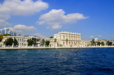 İSTANBUL TURKEY OCT 02: Dolmabahçe Sarayı, 02 Ekim 2013 İstanbul, Türkiye. Dolmabahce Sarayı, Osmanlı İmparatorluğu 'nun 31. Sultanı Abdülmecid I tarafından 1843 ve 1856 yılları arasında inşa edilmiştir..