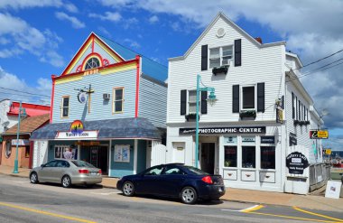 Digby Nova Scotia 4 Haziran: Nova Scotia 'nın güneybatısındaki Digby sokak manzaralı Kanada kasabası. = = Coğrafi konumu = = Digby ilçesinin yönetim merkezi ve en büyük nüfus merkezidir.