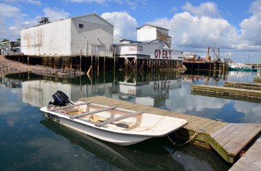 Digby Nova Scotia 4 Haziran: Digby Limanı Nova Scotia 'nın güneybatısında bir Kanada kasabası. = = Coğrafi konumu = = Digby ilçesinin yönetim merkezi ve en büyük nüfus merkezidir.