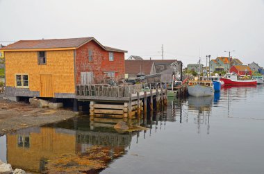 Peggy 's Cove Nova Scotia 6 Haziran: Peggy' s Cove 'daki tipik balıkçı kulübesi 6 Haziran 2014 tarihinde Nova Scotia' daki St. Margarets Körfezi 'nin doğu kıyısında yer alan küçük bir kırsal topluluk..