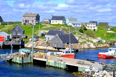 Peggy 's Cove Nova Scotia 6 Haziran: Peggy' s Cove 'daki tipik balıkçı evleri 6 Haziran 2014 tarihinde Nova Scotia' da St. Margarets Körfezi 'nin doğu kıyısında yer alan küçük bir kırsal kesim..