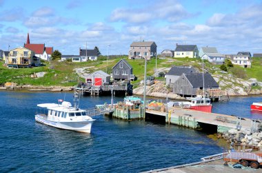 Peggy 's Cove Nova Scotia 6 Haziran: Peggy' s Cove 'daki tipik balıkçı kulübesi 6 Haziran 2014 tarihinde Nova Scotia' daki St. Margarets Körfezi 'nin doğu kıyısında yer alan küçük bir kırsal topluluk..