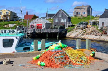 Peggy 's Cove Nova Scotia 6 Haziran: Peggy' s Cove 'daki tipik balıkçı evi 6 Haziran 2014 tarihinde Nova Scotia' da St. Margarets Körfezi 'nin doğu kıyısında yer alan küçük bir kırsal kesim..
