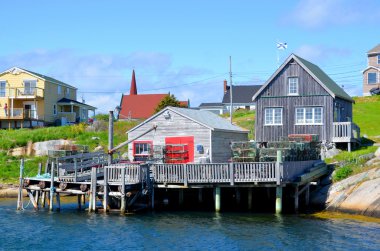 Peggy 's Cove Nova Scotia 6 Haziran: Peggy' s Cove 'daki tipik balıkçı evi 6 Haziran 2014 tarihinde Nova Scotia' da St. Margarets Körfezi 'nin doğu kıyısında yer alan küçük bir kırsal kesim..