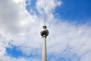 Berlin, Almanya 'daki Alexanderplatz' da bulunan Fernsehturm (Televizyon Kulesi), 25 Mayıs 2010 'da inşa edildi.