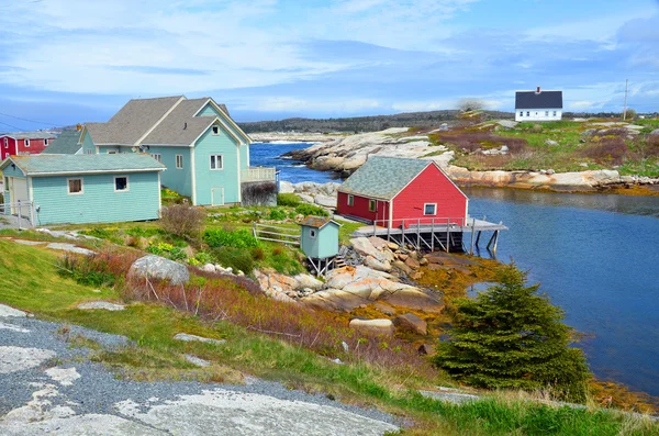 Peggy 's Cove Nova Scotia 6 Haziran: Peggy' s Cove 'daki tipik balıkçı köyü, 6 Haziran 2014 tarihinde Nova Scotia' da St. Margarets Körfezi 'nin doğu kıyısında yer alan küçük bir kırsal bölge..
