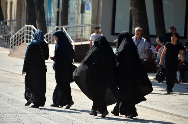 Istanbul Turkey Turkey October Muslim Veiled Woman Heart Downtown Istanbul — стоковое фото