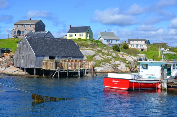 Peggy 's Cove Nova Scotia 6 Haziran: Peggy' s Cove 'daki tipik balıkçı kulübesi 6 Haziran 2014 tarihinde Nova Scotia' daki St. Margarets Körfezi 'nin doğu kıyısında yer alan küçük bir kırsal topluluk..