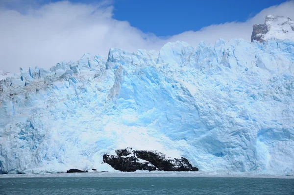 莫雷诺冰川 Perito Moreno Glacier 是位于阿根廷圣克鲁斯省Los Glaciares国家公园的一座冰川 它是阿根廷巴塔哥尼亚最重要的旅游胜地之一 — 图库照片