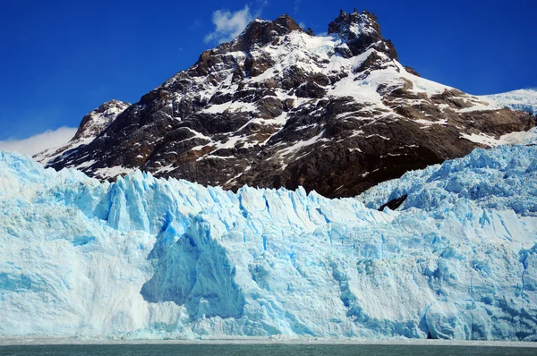 莫雷诺冰川 Perito Moreno Glacier 是位于阿根廷圣克鲁斯省Los Glaciares国家公园的一座冰川 它是阿根廷巴塔哥尼亚最重要的旅游胜地之一 — 图库照片