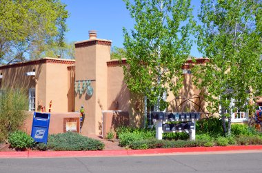 Santa Fe, Nm Usa 21 Nisan: 21 Nisan 2014 tarihinde Santa Fe, Nm. Bugün, Santa Fe 'deki 400 yıllık yapıların çoğu halen ayakta ve çeşitli bölgelerde bulunmaktadır.