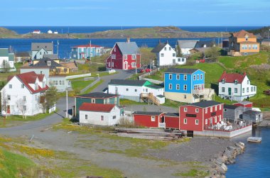 Trinity Newfoundland 12 Haziran: 12 Haziran 2014 'te Trinity Newfoundland' da bulunan tipik bir balıkçı köyü. Kasaba, eyalet tarafından Kayıtlı Miras Yapısı olarak tanınan bir dizi bina içeriyor..