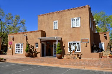 Santa Fe, Nm Usa 21 Nisan: 21 Nisan 2014 tarihinde Santa Fe, Nm. Bugün, Santa Fe 'deki 400 yıllık yapıların çoğu hala ayakta ve çeşitli alanlarda kurulmuştur.