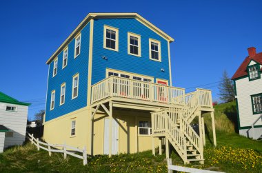 Trinity Newfoundland 12 Haziran: 12 Haziran 2014 'te Trinity Newfoundland' da tipik bir balıkçı evi. Kasaba, eyalet tarafından Kayıtlı Miras Yapısı olarak tanınan bir dizi bina içeriyor.. 