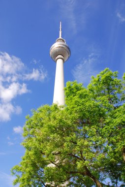 Berlin, Almanya 'daki Alexanderplatz' da bulunan Fernsehturm (Televizyon Kulesi), 25 Mayıs 2010 'da inşa edildi.