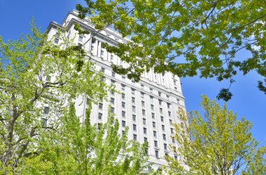 Montreal Quebec Kanada 19 Mayıs 2014: Montreal Kanada 'da Sunlife Building, 1155 Metcalfe Caddesi' nde bulunan tarihi bir ofis binasıdır. Marie 'yi arka plana yerleştir.