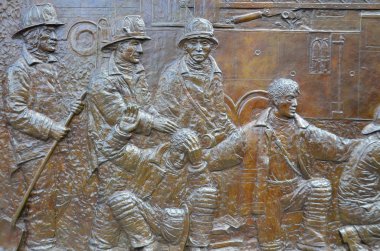 New York, Ny 23 Ekim 2013: The Memorial Wall, Fdny Engine 10 Ladder 10 'da, Dünya Ticaret Merkezi' nin tam karşısında. 9 / 11 'de ölen NYPD' nin 343 üyesine adanmıştır..