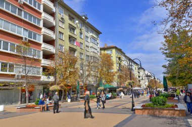 SOFYA, BULGARIA SEPT 27: Bulgaristan 'ın başkenti Sofya şehir merkezinin sokak manzarası. Bulgaristan 'ın Sofya kentinde 27 Eylül 2013