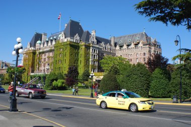 VICTORIA, BC, CANADA 23 Haziran: Fairmont İmparatoriçesi 23 Haziran 2009 'da Victoria, British Columbia, Kanada' daki en eski ve en ünlü otellerden biridir..