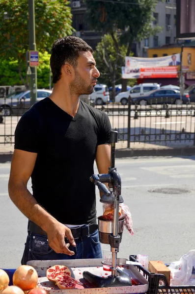 Istanbul Turquie Sept Jeune Homme Vend Jus Grenade Pour Vivre — Photo