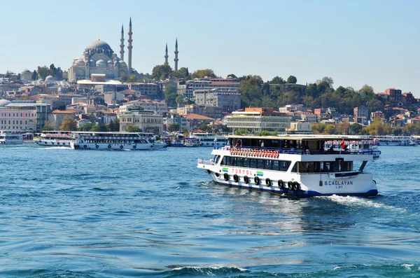 Istanbul Turchia Ottobre Traghetti Crociera Nel Porto Eminonu Vicino Yeni — Foto Stock