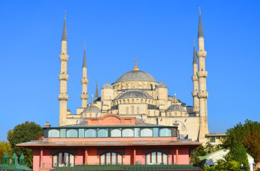 İSTANBUL TURKEY Ekim 04: Sultan Ahmed Camii, Ekim 04, 2013, İstanbul, Türkiye. Sultan Ahmed Camii (Mavi Cami) İstanbul 'un en popüler turizm beldeleri üzerine