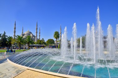İSTANBUL TURKEY Ekim 04: Sultan Ahmed Camii, Ekim 04, 2013, İstanbul, Türkiye. Sultan Ahmed Camii (Mavi Cami) İstanbul 'un en popüler turizm beldeleri üzerine
