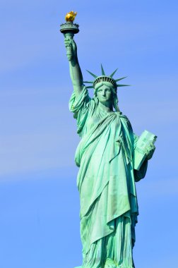 NEW YORK ABD 27 Ekim 2013: New York, New York 'ta Özgürlük Heykeli, 27 Ekim 2013. Özgürlük Anıtı, 1886 'da Fransa halkından Birleşik Devletler' e bir hediyeydi..