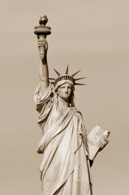 NEW YORK ABD 27 Ekim 2013: New York, New York 'ta Özgürlük Heykeli, 27 Ekim 2013. Özgürlük Anıtı, 1886 'da Fransa halkından Birleşik Devletler' e bir hediyeydi..