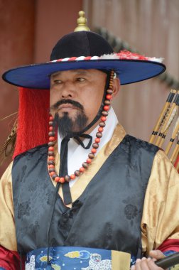Seul Kore 7 Nisan 2013 'te Seul' deki Deoksugung Sarayı Kraliyet Muhafız Değiştirme Töreni 'ne katıldı. Buckingham Sarayı 'ndaki muhafızların değişimine benzer bir gelenek mi?