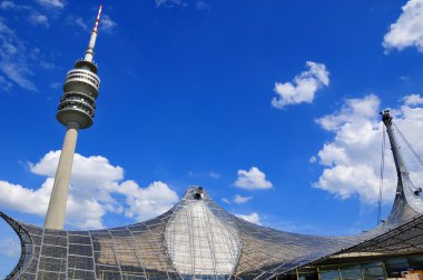 Münih, Almanya - 12 Haziran: Münih, Almanya, Olympiapark stadyumda kule 1972 Yaz Olimpiyatları için Haziran 12 2010, Münih Almanya inşa edilmiş bir Olimpiyat Parkı olduğunu