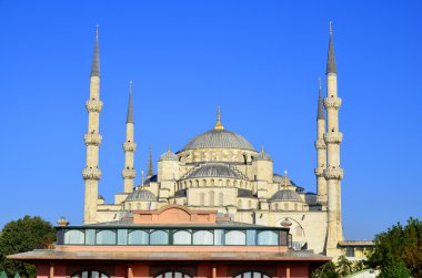 İSTANBUL TURKEY Ekim 04: Sultan Ahmed Camii, Ekim 04, 2013, İstanbul, Türkiye. Sultan Ahmed Camii (Mavi Cami) İstanbul 'un en popüler turizm beldeleri üzerine.