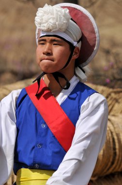7 Nisan 2013 'te Kore halk dansları gösterisi sırasında Sangmo dansçısı Seul Kore' de. Sangmo dansı Kore halkının en sevdiği danslardan biridir..
