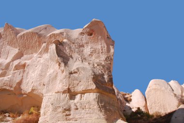 Türkiye 'nin kapadokya' nın en bilinen özelliği muhtemelen kalbinde Goreme 'in peri bacaları ve çevresindeki köylerdir.