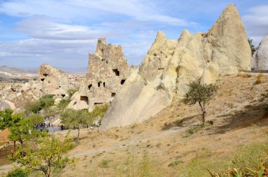 GOREME TURKEY ECTOBER 03: Açık Hava Müzesi her biri kendi kilisesi ile yan yana yerleştirilmiş onlarca yemekhane manastırından oluşan geniş bir manastır kompleksine benziyor. Gorerme Türkiye 'de Ekim 03' te