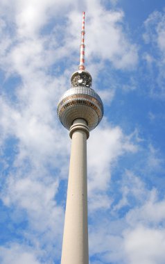 Berlin, Almanya 'daki Alexanderplatz' da bulunan Fernsehturm (Televizyon Kulesi), 25 Mayıs 2010 'da inşa edildi. 