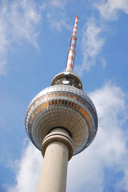 Berlin, Almanya 'daki Alexanderplatz' da bulunan Fernsehturm (Televizyon Kulesi), 25 Mayıs 2010 'da inşa edildi. 