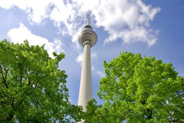 Berlin, Almanya 'daki Alexanderplatz' da bulunan Fernsehturm (Televizyon Kulesi), 25 Mayıs 2010 'da inşa edildi. 