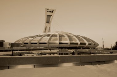 Montreal, Kanada - 3 Ocak 2013 Montreal Olimpiyat Stadyumu ve kulesi. Dünyanın en yüksek eğimli kulesi. Olimpiyat turu 175 metre uzunluğunda ve 45 derecelik açıyla yapılıyor.