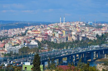 İSTANBUL TURKEY 29 Eylül: İstanbul şehir merkezinde 29 Eylül 2013 tarihinde İstanbul 'da modern iş binaları. İstanbul 'un nüfusu 13,85 milyondur (2012).)