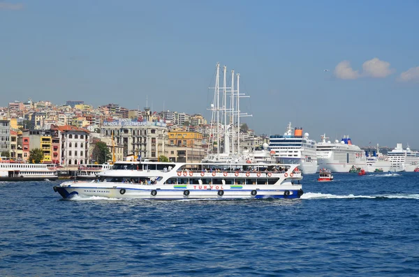 Istanbul Turquie Octobre Bateau Croisière Dans Port Eminonu Près Yeni — Photo