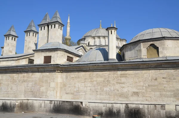 伊斯坦布尔土耳其清真寺 土耳其语 Suleiman Mosque 土耳其语 Suleymaniye Camii 是土耳其伊斯坦布尔一座16世纪的宏伟清真寺 由苏莱曼大帝建造 2013年10月3日 — 图库照片